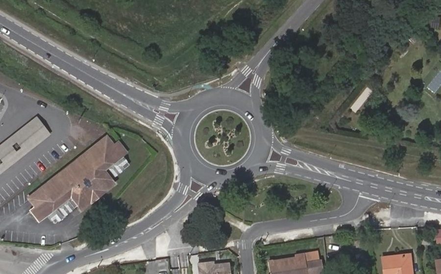 Vue aérienne du Rond-point anonyme n°25730022