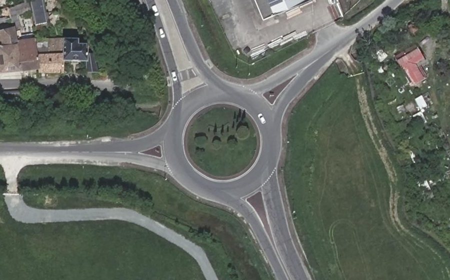 Vue aérienne du Rond-point anonyme n°25730987