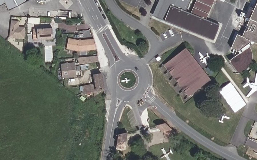 Vue aérienne du Rond-point anonyme n°25731203