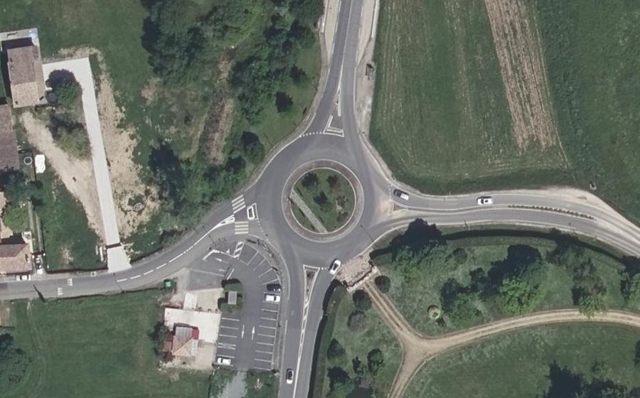 Vue aérienne du Rond-point anonyme n°25731266