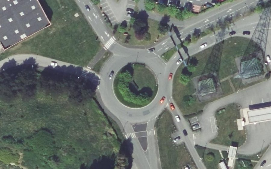 Vue aérienne du Rond-point anonyme n°257323755