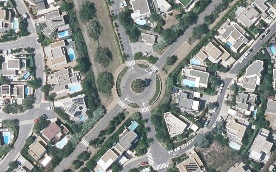 Vue aérienne du Rond-point anonyme n°25735761