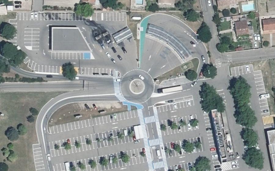 Vue aérienne du Rond-point anonyme n°25740269