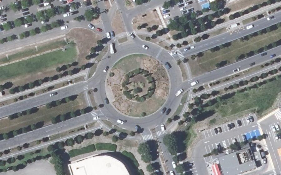 Vue aérienne du Rond-point anonyme n°25740289