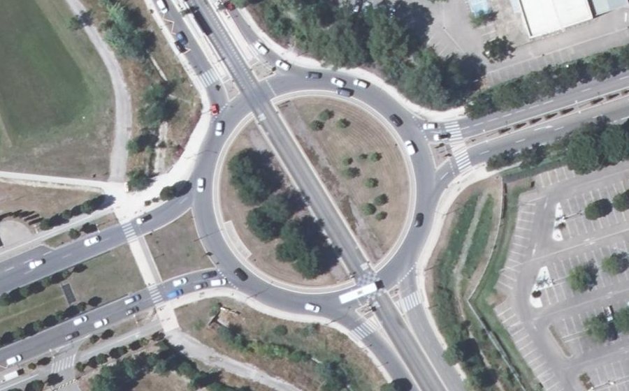 Vue aérienne du Rond-point anonyme n°25740290