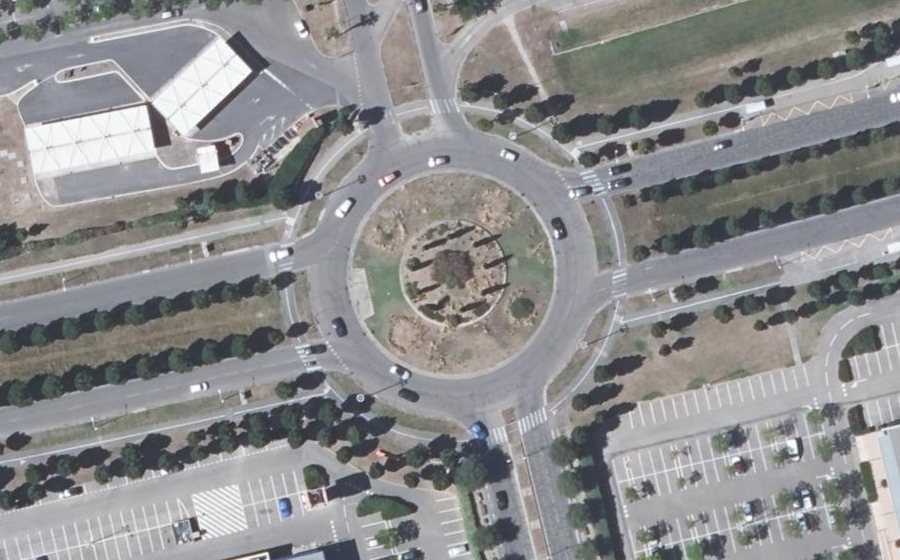 Vue aérienne du Rond-point anonyme n°25740295