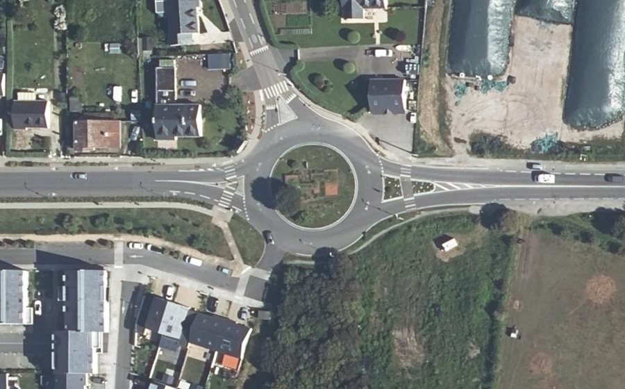 Vue aérienne du Rond-point anonyme n°25744841