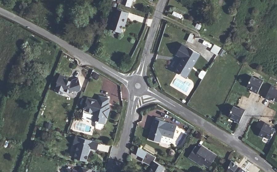 Vue aérienne du Rond-point anonyme n°25745195
