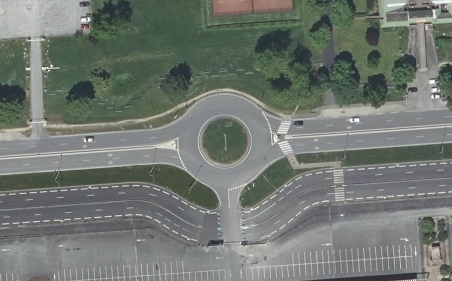 Vue aérienne du Rond-point anonyme n°25745211