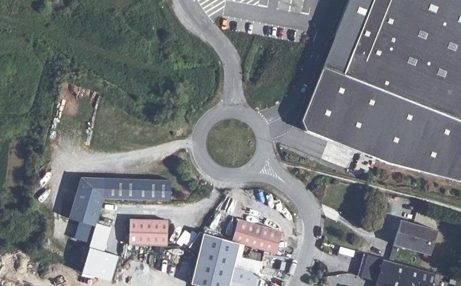 Vue aérienne du Rond-point anonyme n°25745634