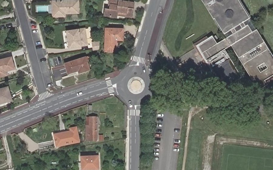 Vue aérienne du Rond-point anonyme n°25746221