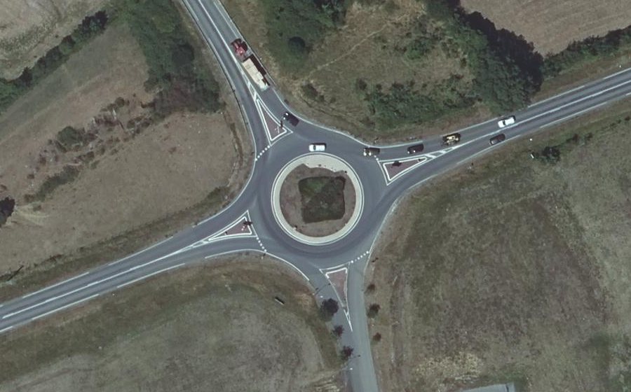 Vue aérienne du Rond-point anonyme n°257463662