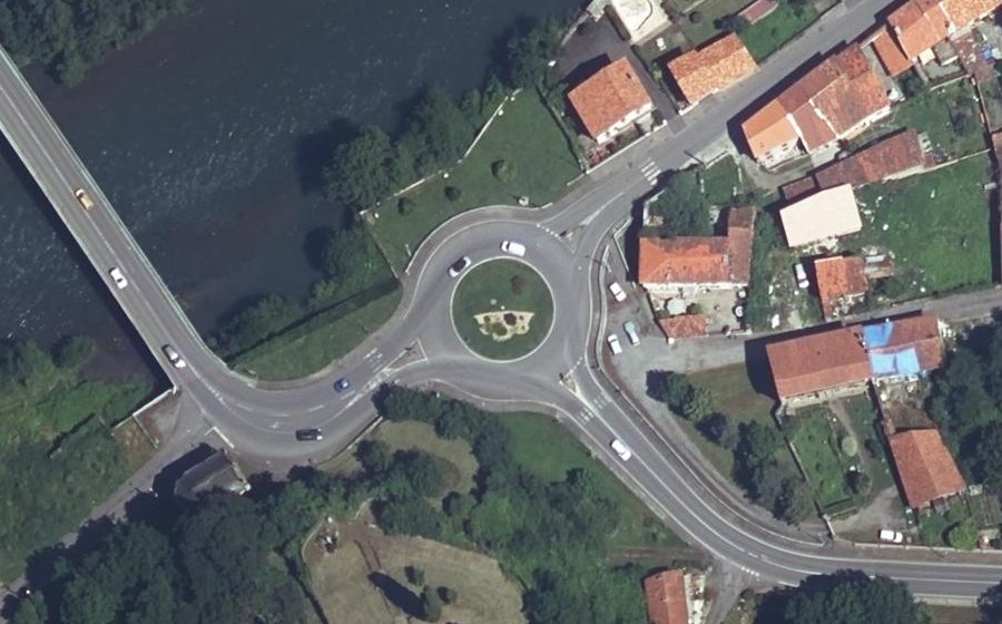 Vue aérienne du Rond-point anonyme n°25746954
