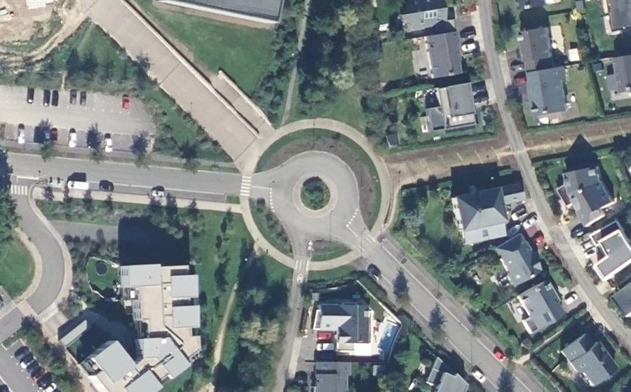 Vue aérienne du Rond-point anonyme n°25748200