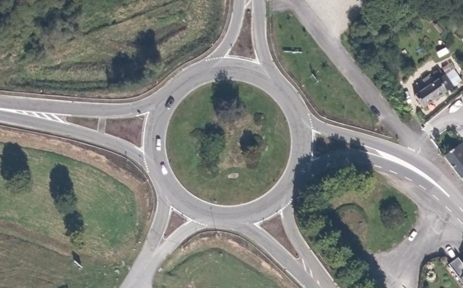 Vue aérienne du Rond-point anonyme n°25748275