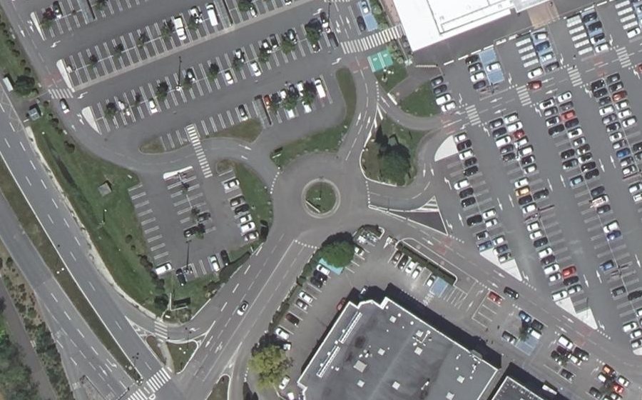 Vue aérienne du Rond-point anonyme n°25749286