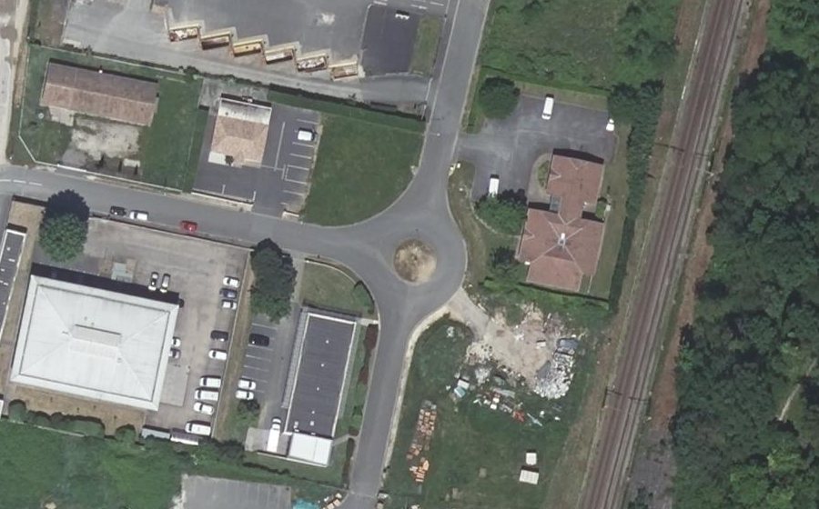 Vue aérienne du Rond-point anonyme n°25750123
