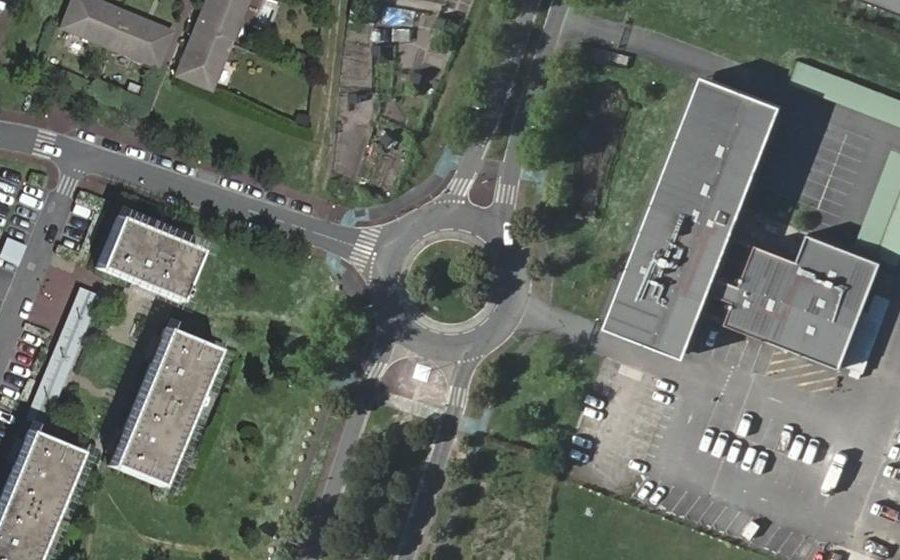 Vue aérienne du Rond-point anonyme n°25751341