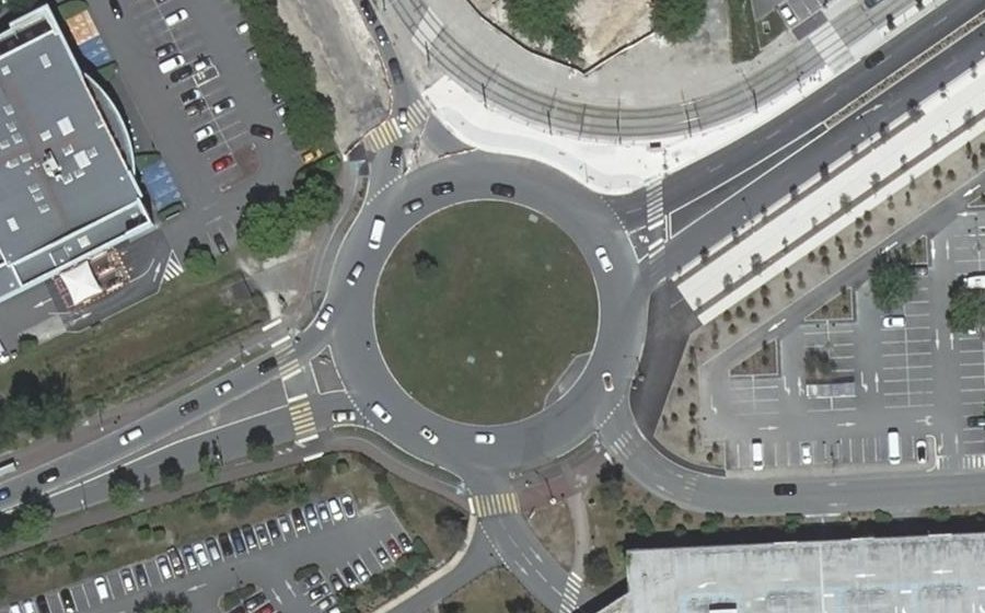 Vue aérienne du Rond-point anonyme n°25752172