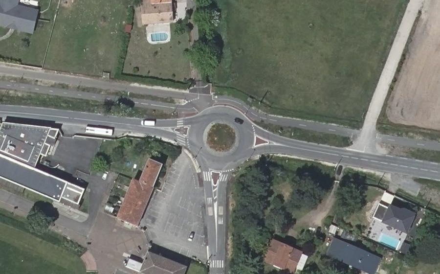 Vue aérienne du Rond-point anonyme n°25760739