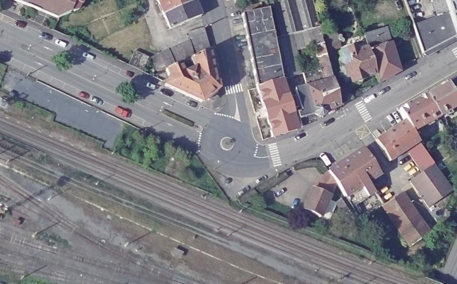 Vue aérienne du Rond-point anonyme n°25760957