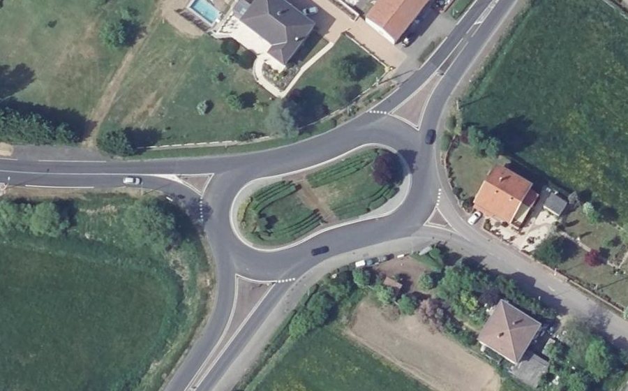 Vue aérienne du Rond-point anonyme n°25760964