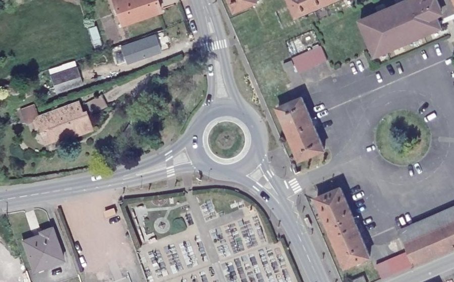 Vue aérienne du Rond-point anonyme n°25760966