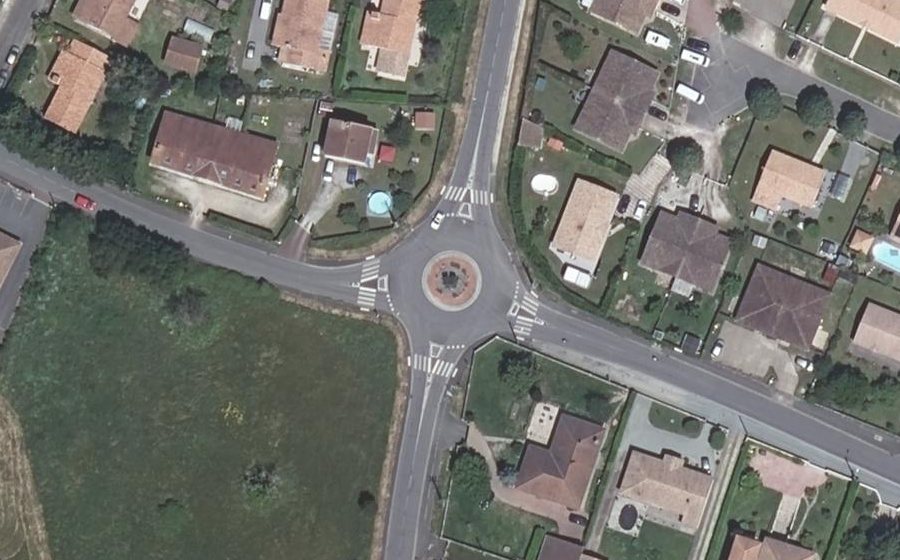 Vue aérienne du Rond-point anonyme n°257612212