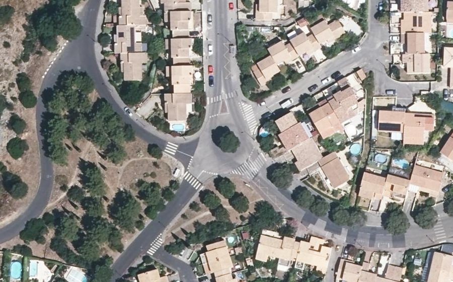 Vue aérienne du Rond-point anonyme n°25761834