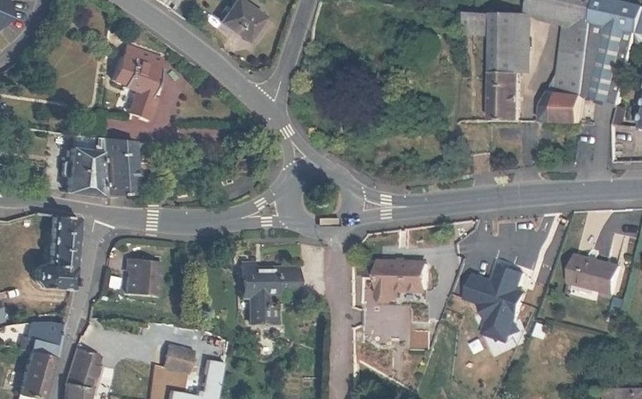 Vue aérienne du Rond-point anonyme n°25762725