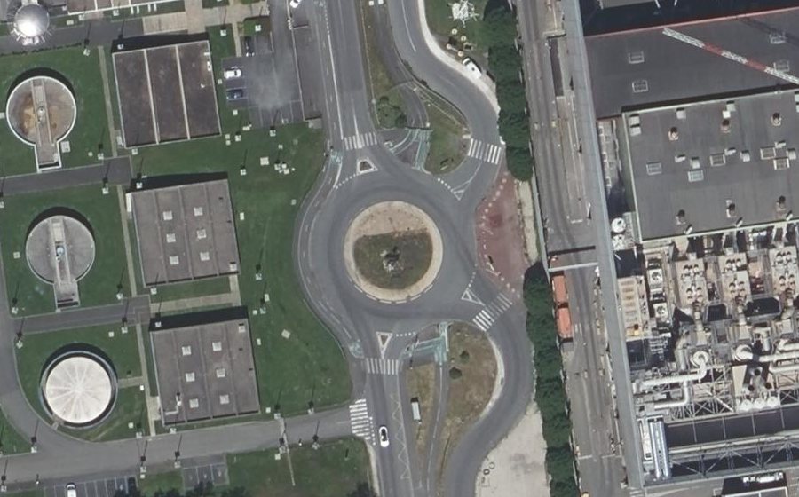 Vue aérienne du Rond-point anonyme n°25763108