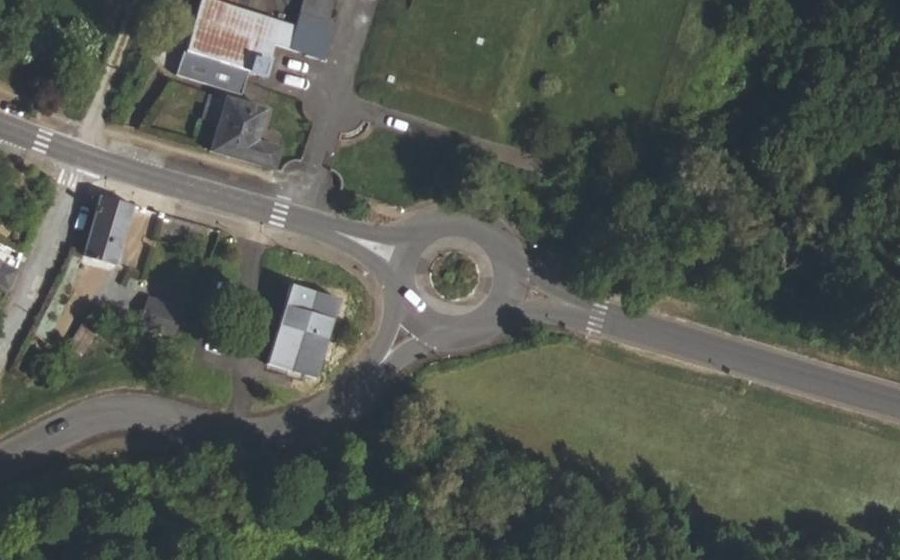 Vue aérienne du Rond-point anonyme n°25764696