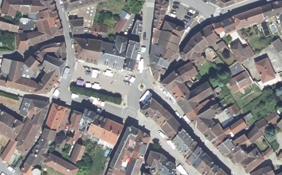Vue aérienne du Rond-point anonyme n°257734933