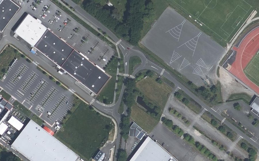 Vue aérienne du Rond-point anonyme n°257743773