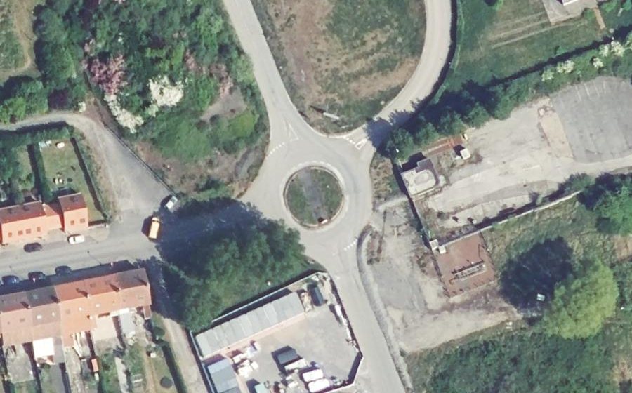 Vue aérienne du Rond-point anonyme n°257745974