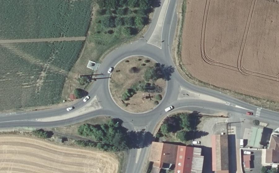 Vue aérienne du Rond-point anonyme n°25777049