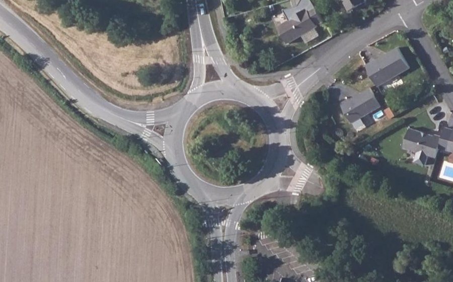 Vue aérienne du Rond-point anonyme n°25778365