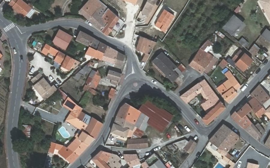 Vue aérienne du Rond-point anonyme n°257816662