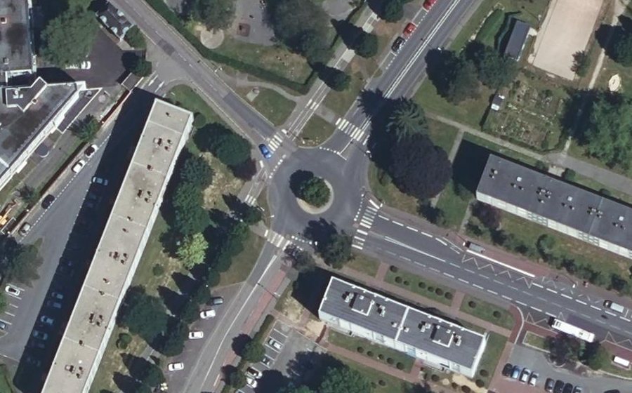 Vue aérienne du Rond-point anonyme n°25781953