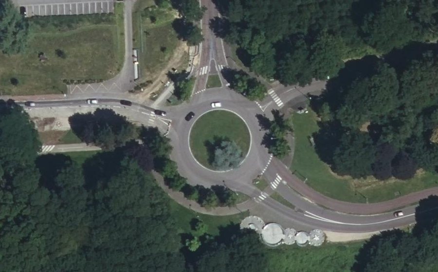 Vue aérienne du Rond-point anonyme n°25781956