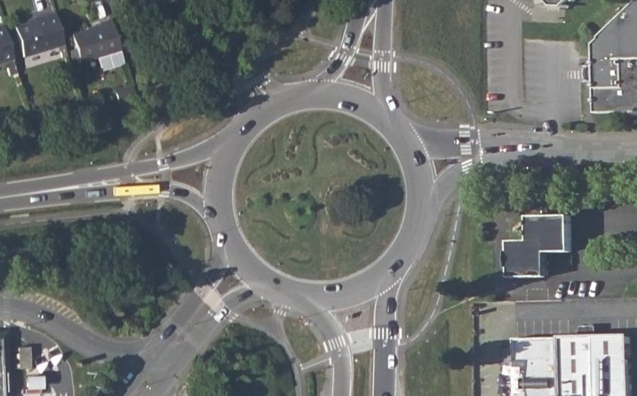 Vue aérienne du Rond-point anonyme n°25783660
