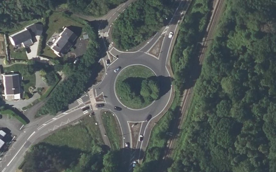 Vue aérienne du Rond-point anonyme n°25783662