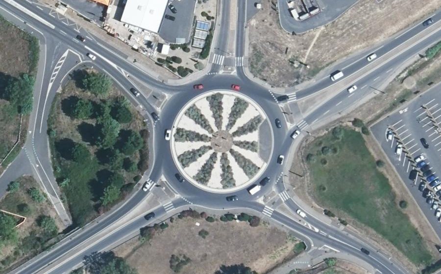 Vue aérienne du Rond-point anonyme n°25784432