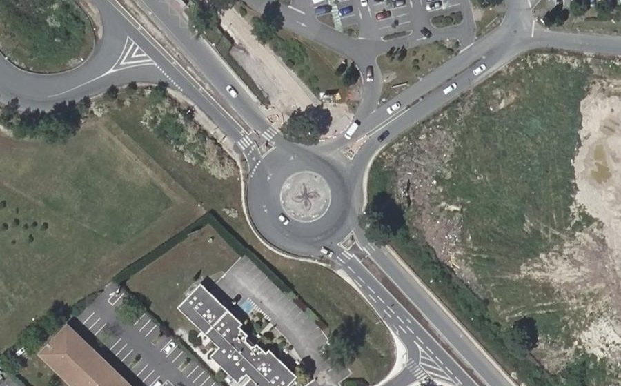 Vue aérienne du Rond-point anonyme n°25789043