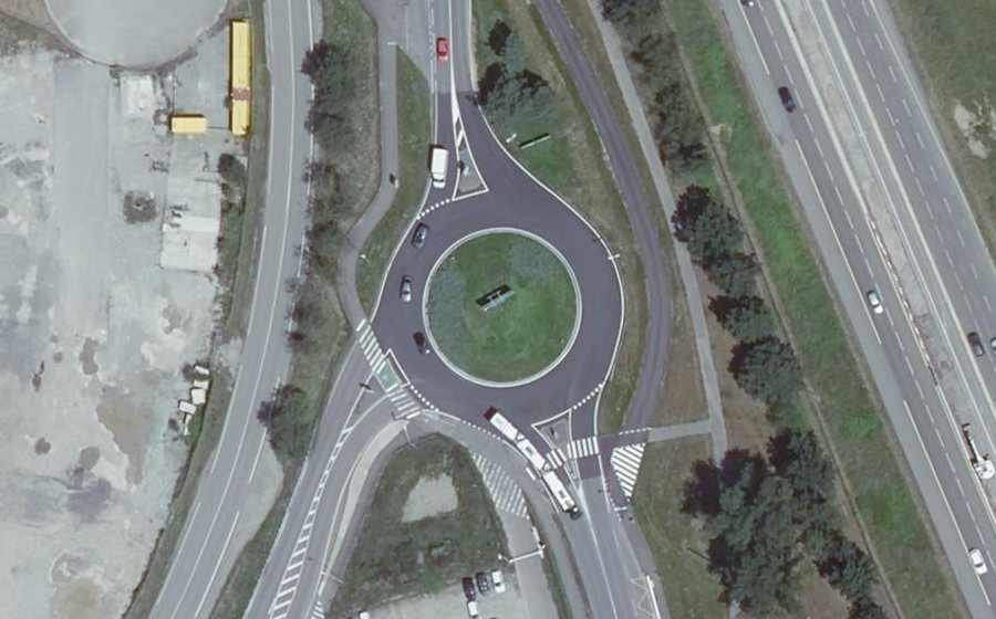 Vue aérienne du Rond-point anonyme n°25790236