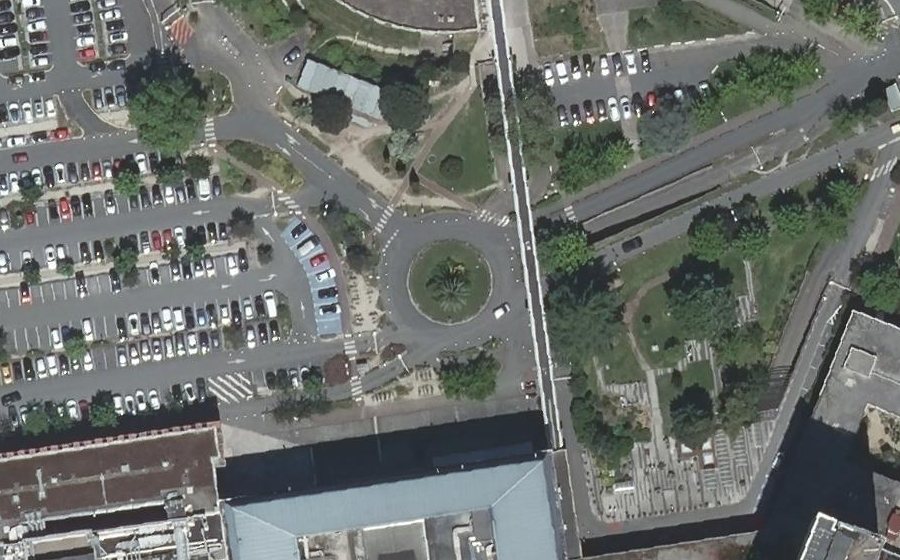 Vue aérienne du Rond-point anonyme n°25790400