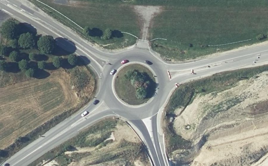 Vue aérienne du Rond-point anonyme n°25790979