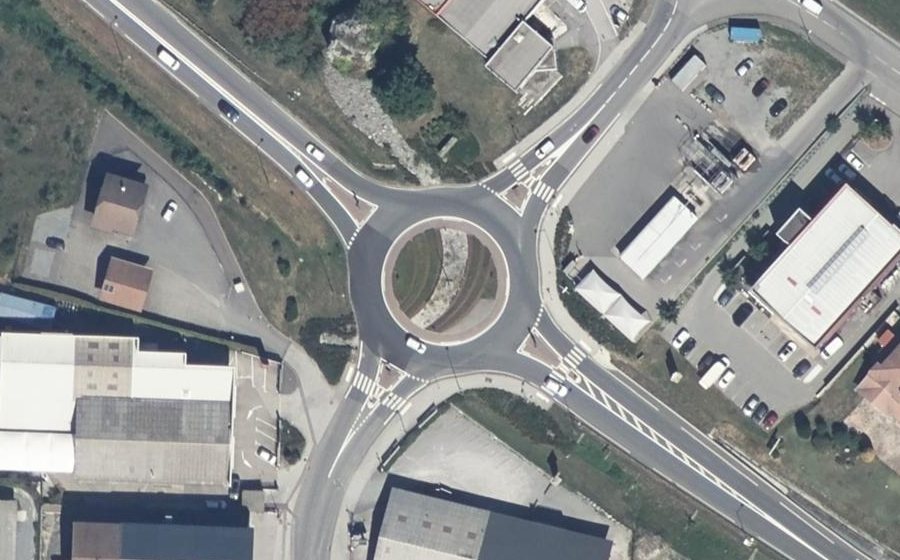 Vue aérienne du Rond-point anonyme n°257909823