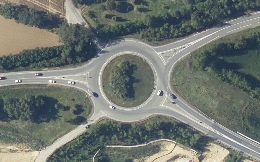Vue aérienne du Rond-point anonyme n°25791136