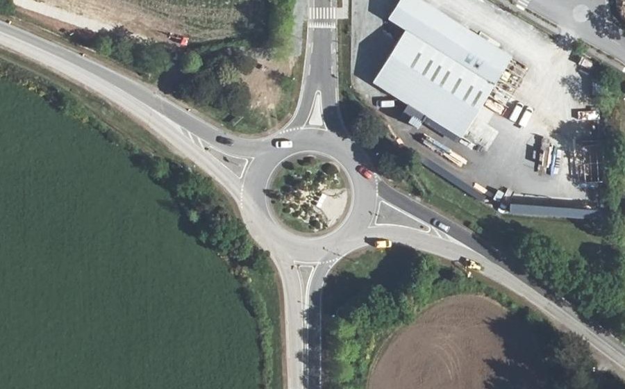 Vue aérienne du Rond-point anonyme n°25791436